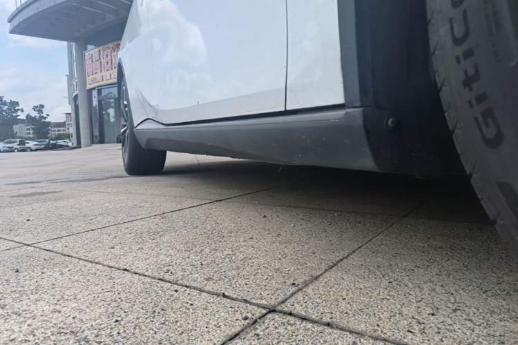 Used Deepal L07 2025 230 Ultra Qiankun Intelligent Driving ADS SE Range-Extended Version Right Side Sill