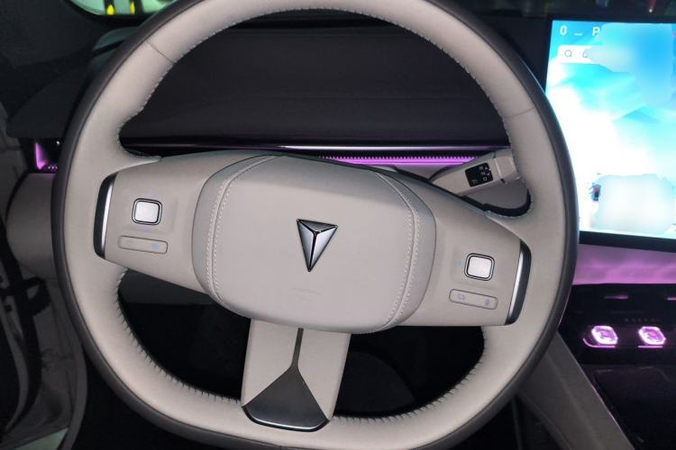 Used Deepal L07 2025 230 Ultra with DeepBlue Intelligent Driving AD PRO Extended-Range Version Steering Wheel
