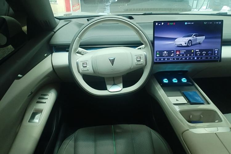 Used Deepal L07 2025 530 Ultra Qiankun Intelligent Driving ADS SE Pure Electric Version Steering Wheel