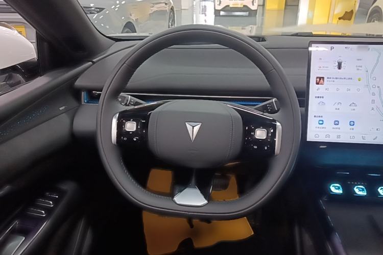 Used Deepal L07 2025 230 Ultra with DeepBlue Intelligent Driving AD PRO Extended-Range Version Steering Wheel