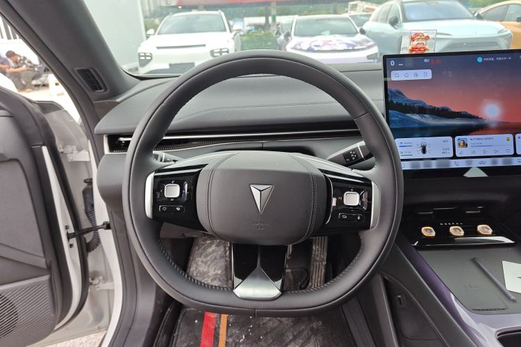 Used Deepal L07 2025 230 Ultra with DeepBlue Intelligent Driving AD PRO Extended-Range Version Steering Wheel