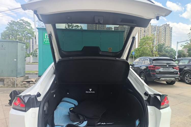 Used Deepal L07 2025 230 Ultra Qiankun Intelligent Driving ADS SE Range-Extended Version Trunk