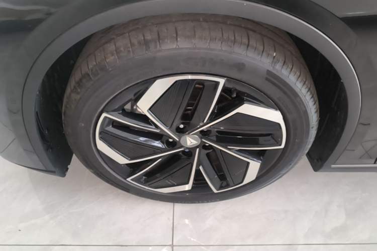 Used Deepal L07 2026 Model 550Ultra Huawei Qiankun ADS SE Edition Left Front Wheel Hub