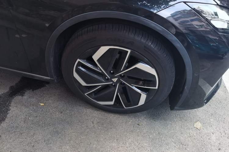 Used Deepal L07 2026 Model 550Ultra Huawei Qiankun ADS SE Edition Right Front Wheel Hub