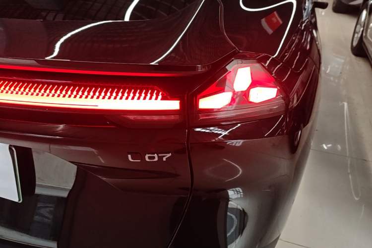 Used Deepal L07 2026 Model 660Ultra Huawei Qiankun Intelligent Driving ADS SE Edition Right Rear Taillight