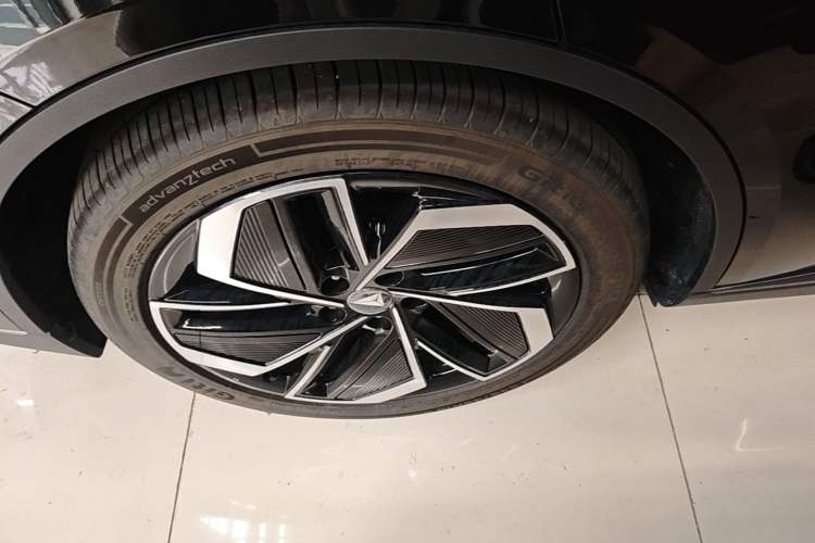 Used Deepal L07 2026 Model 660Ultra Huawei Qiankun Intelligent Driving ADS SE Edition Right Rear Wheel Hub
