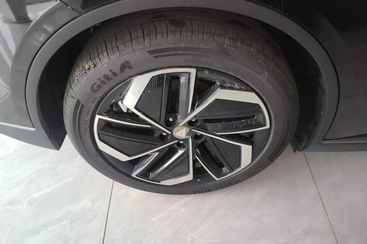 Used Deepal L07 2026 Model 550Ultra Huawei Qiankun ADS SE Edition Right Rear Wheel Hub