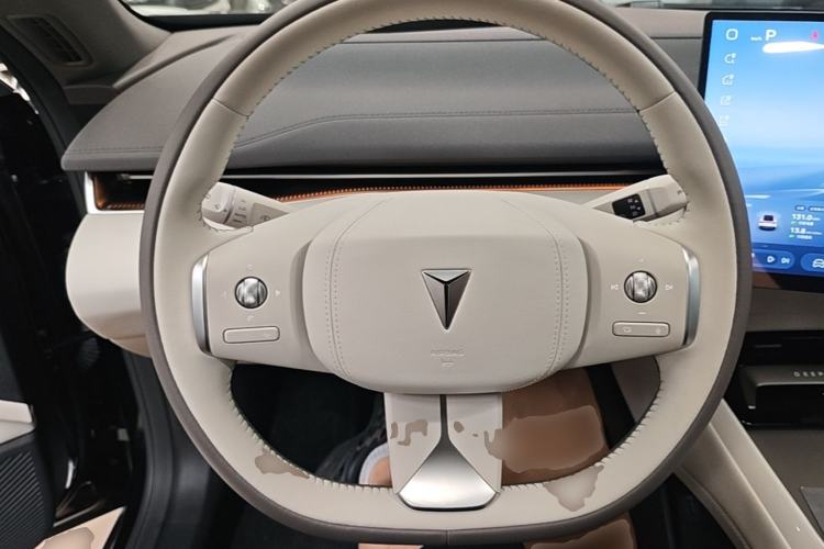 Used Deepal L07 2026 Model 660Ultra Huawei Qiankun Intelligent Driving ADS SE Edition Steering Wheel