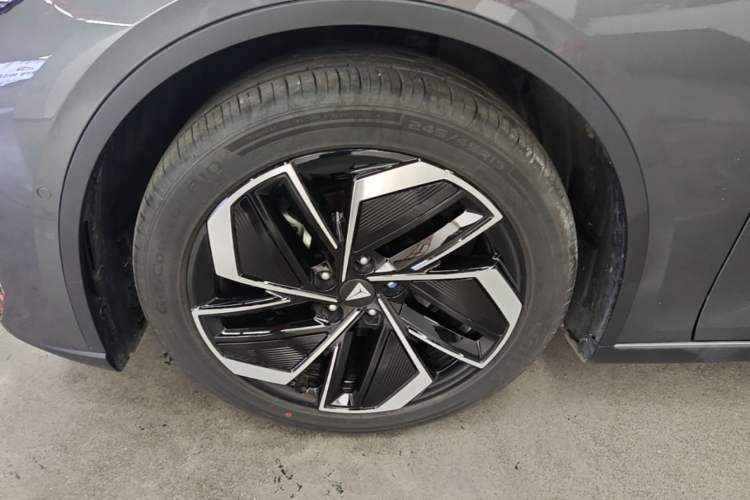 Used Deepal L07 2026 Model 550Ultra Huawei Qiankun ADS SE Edition Left Front Wheel Hub