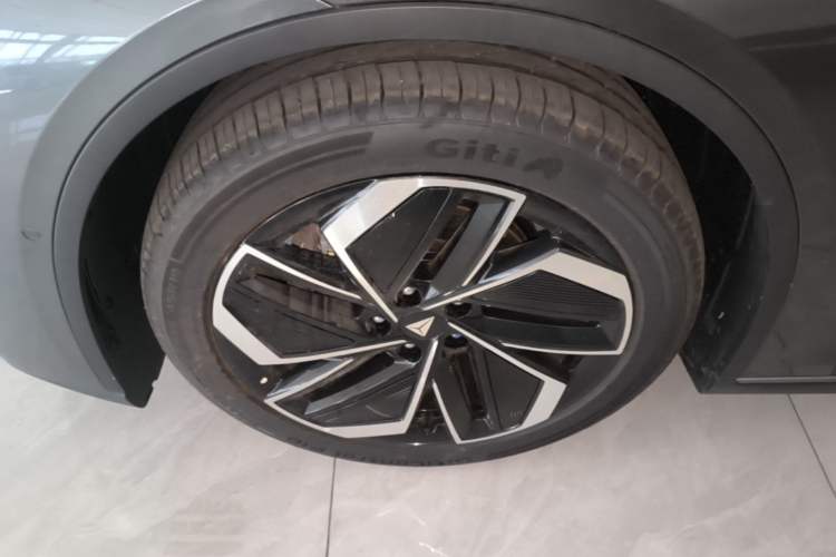 Used Deepal L07 2026 Model 550Ultra Huawei Qiankun ADS SE Edition Left Front Wheel Hub