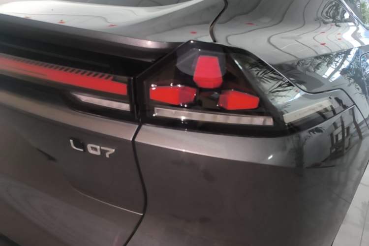 Used Deepal L07 2026 Model 550Ultra Huawei Qiankun ADS SE Edition Right Rear Taillight