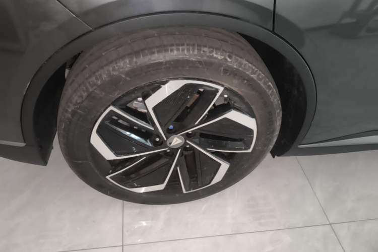 Used Deepal L07 2026 Model 550Ultra Huawei Qiankun ADS SE Edition Right Rear Wheel Hub