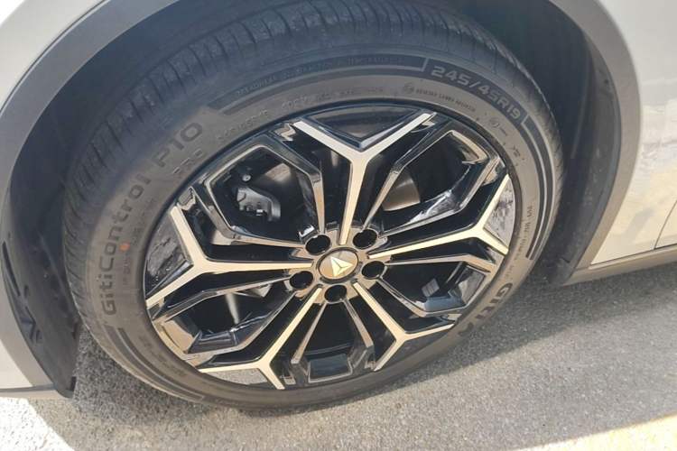 Used Deepal L07 2026 Model 240Ultra Huawei Qiankun ADS SE Edition Left Front Wheel Hub