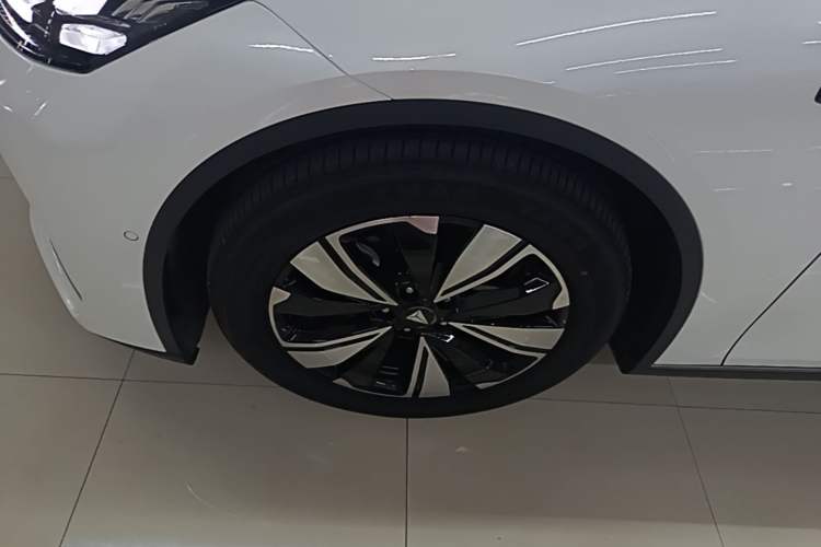Used Deepal L07 2026 Model 240Max Huawei Qiankun ADS SE Edition Left Front Wheel Hub