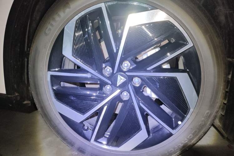 Used Deepal L07 2026 Model 550Ultra Huawei Qiankun ADS SE Edition Right Front Wheel Hub