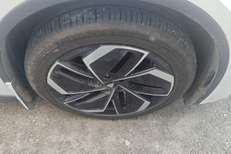 Used Deepal L07 2026 Model 550Ultra Huawei Qiankun ADS SE Edition Right Front Wheel Hub