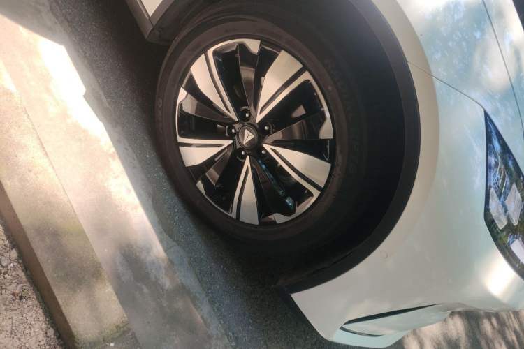 Used Deepal L07 2026 Model 550Max Huawei Qiankun ADS SE Edition Right Front Wheel Hub