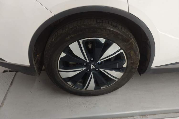 Used Deepal L07 2026 Model 550Max Huawei Qiankun ADS SE Edition Right Rear Wheel Hub