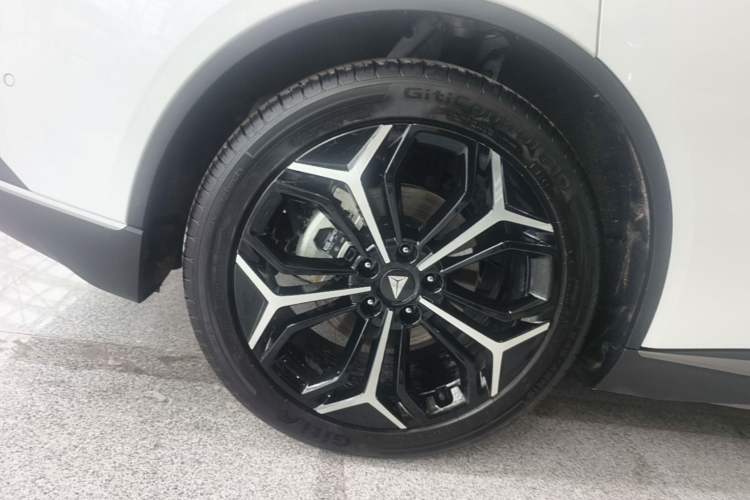 Used Deepal L07 2026 Model 240Ultra Huawei Qiankun ADS SE Edition Right Rear Wheel Hub