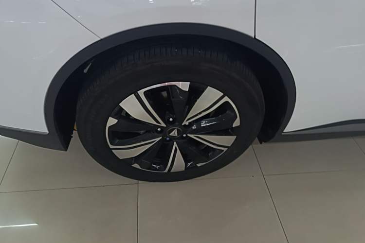Used Deepal L07 2026 Model 240Max Huawei Qiankun ADS SE Edition Right Rear Wheel Hub