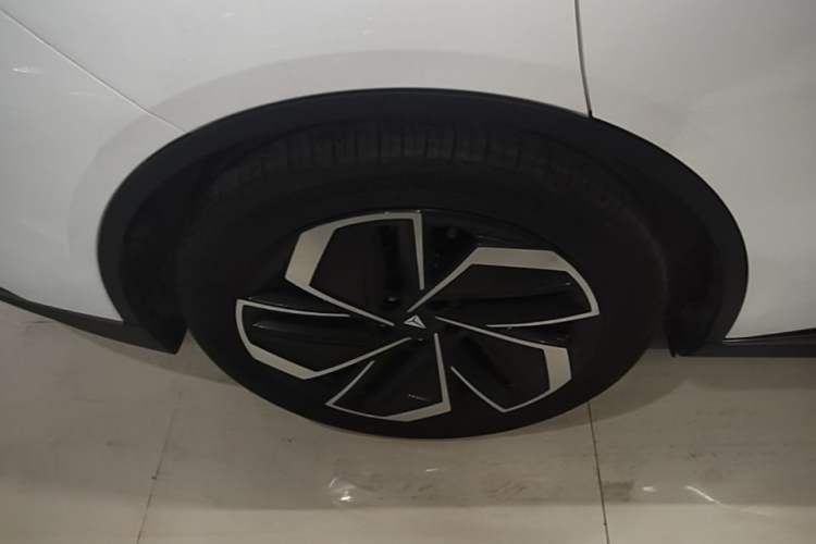 Used Deepal L07 2026 Model 550Ultra Huawei Qiankun ADS SE Edition Right Rear Wheel Hub