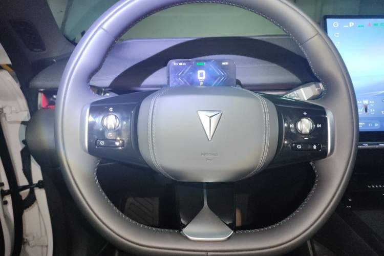 Used Deepal L07 2026 Model 550Ultra Huawei Qiankun ADS SE Edition Steering Wheel