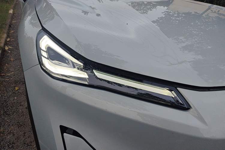 Used Deepal S05 2024 200Max Range-Extended Long-Range Version Right Front Headlight