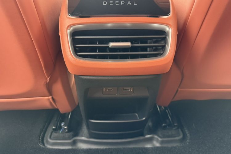 Used Deepal S05 2024 200Max Range-Extended Long-Range Version Interior 12