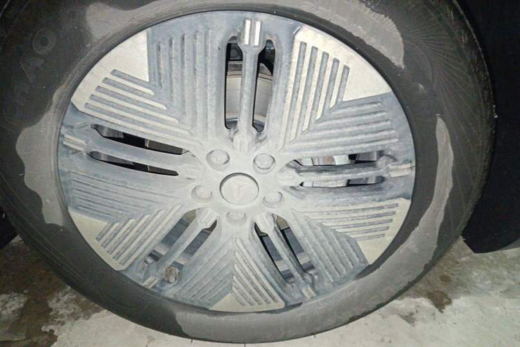 Used Deepal S05 2024 510Pro Pure Electric Version Right Front Wheel Hub