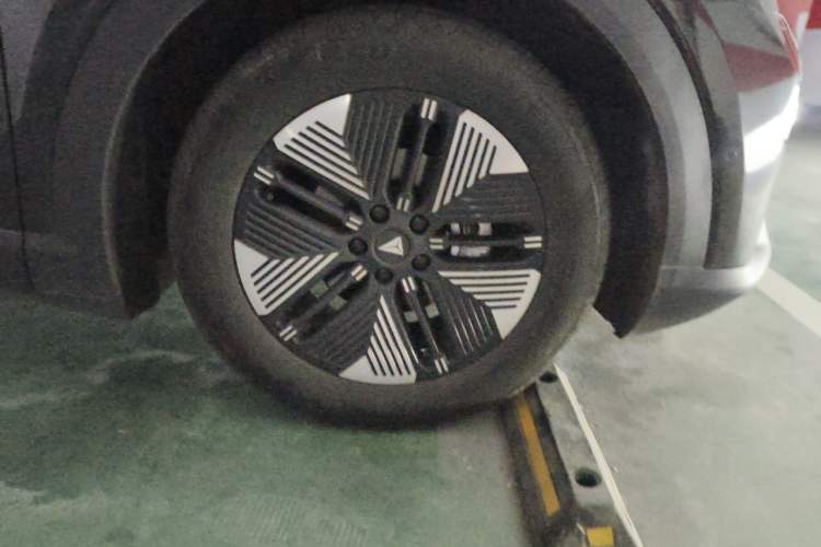 Used Deepal S05 2024 510 Plus Pure Electric Version Right Front Wheel Hub