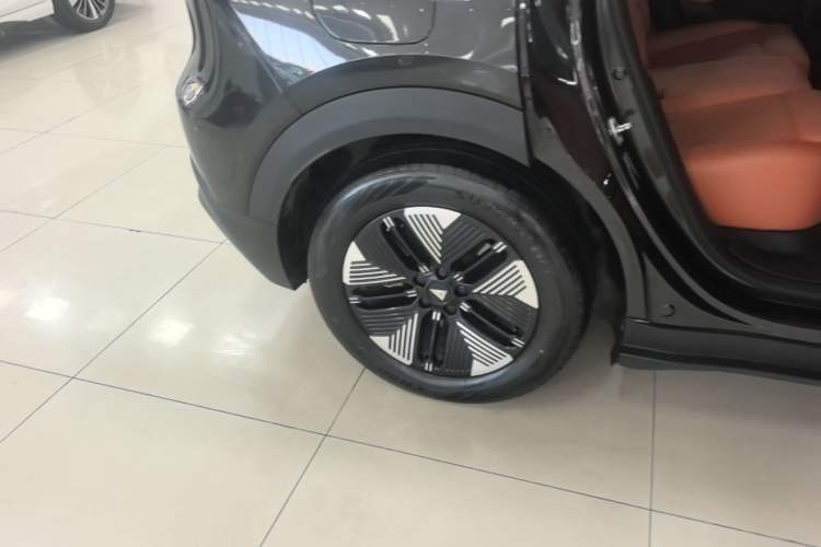 Used Deepal S05 2024 510Max Pure Electric Version Right Rear Wheel Hub