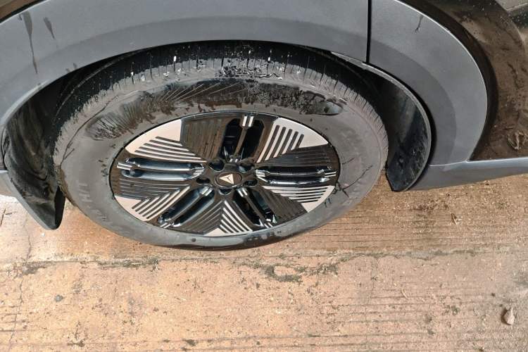 Used Deepal S05 2024 510Max Pure Electric Version Right Rear Wheel Hub