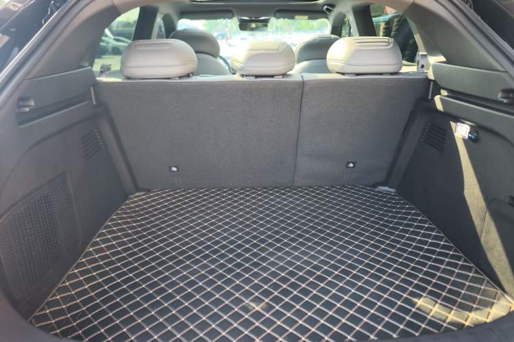 Used Deepal S05 2024 200Max Range-Extended Long-Range Version Trunk