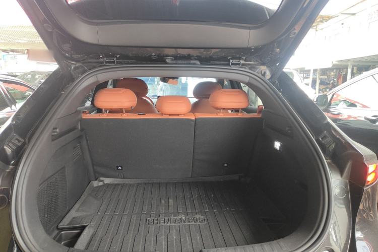 Used Deepal S05 2024 200Max Range-Extended Long-Range Version Trunk