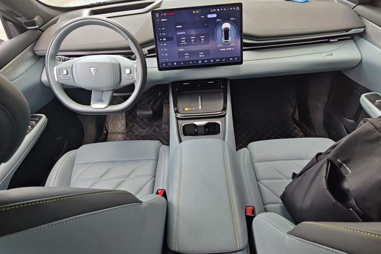 Used Deepal S05 2024 510 Ultra Pure Electric Version Center Console