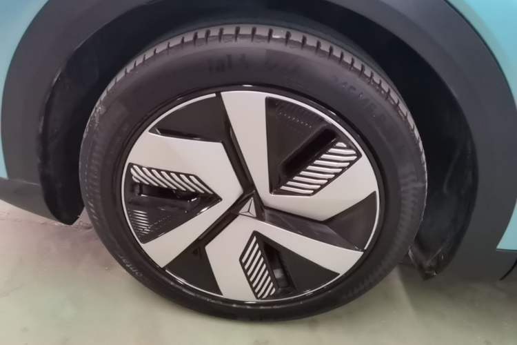 Used Deepal S05 2024 510 Ultra Pure Electric Version Left Front Wheel Hub