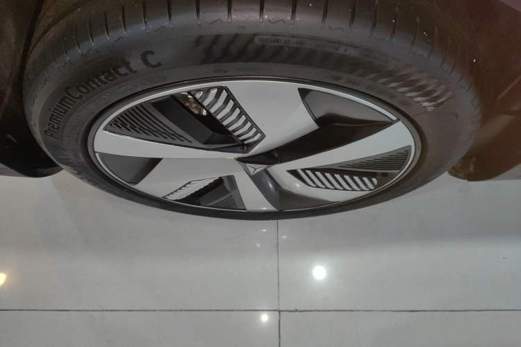 Used Deepal S05 2024 200 Ultra Range-Extended Long-Range Version Left Front Wheel Hub