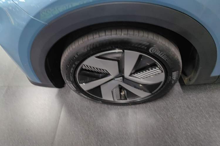 Used Deepal S05 2024 510Max Pure Electric Version Left Front Wheel Hub