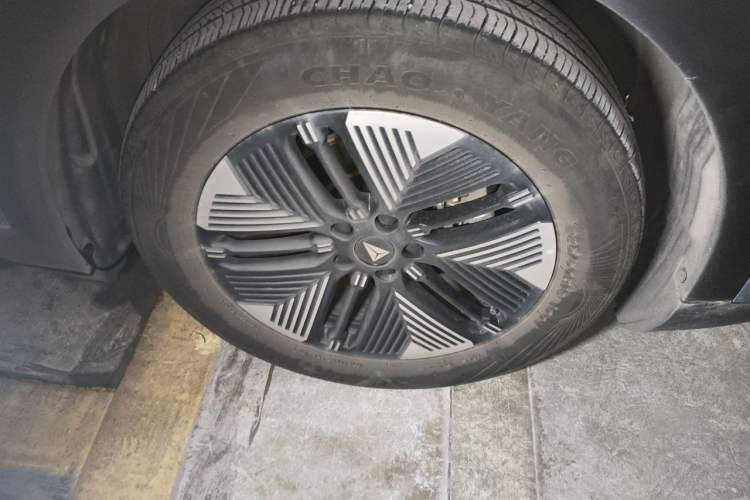 Used Deepal S05 2024 510Max Pure Electric Version Right Front Wheel Hub