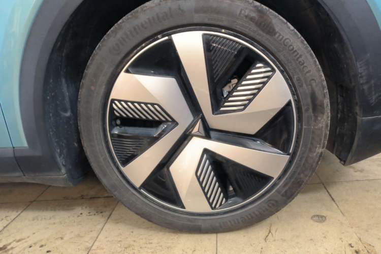 Used Deepal S05 2024 510 Ultra Pure Electric Version Right Front Wheel Hub