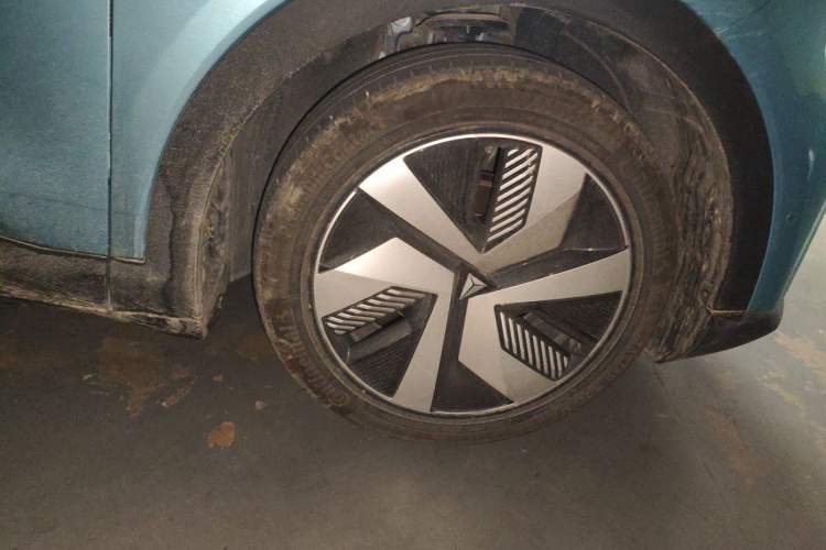 Used Deepal S05 2024 510 Ultra Pure Electric Version Right Front Wheel Hub
