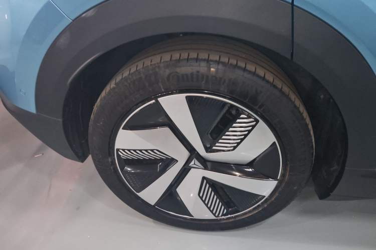 Used Deepal S05 2024 510 Ultra Pure Electric Version Right Rear Wheel Hub