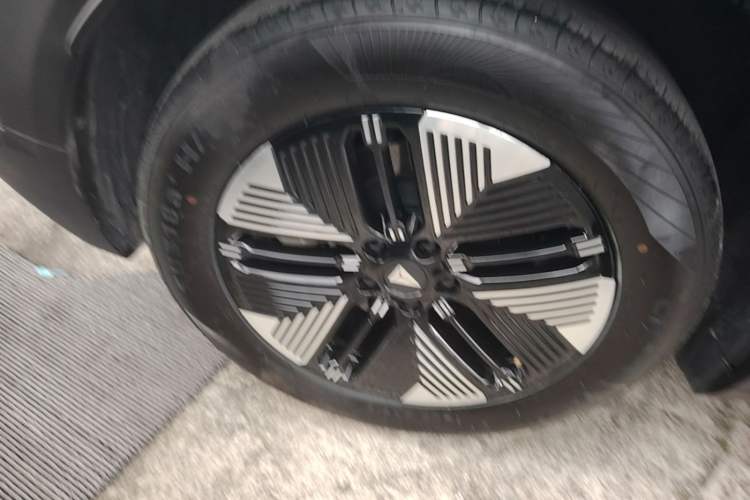 Used Deepal S05 2024 510Max Pure Electric Version Right Rear Wheel Hub