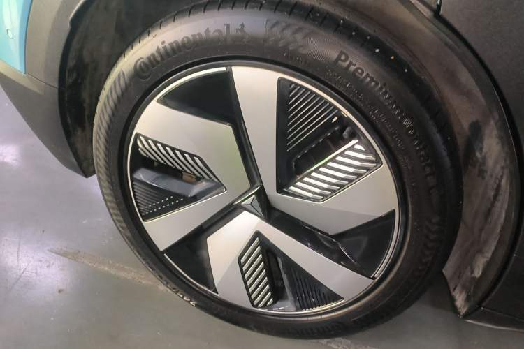 Used Deepal S05 2024 510 Ultra Pure Electric Version Right Rear Wheel Hub