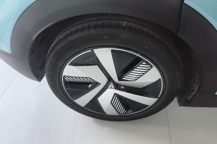 Used Deepal S05 2024 510 Ultra Pure Electric Version Right Rear Wheel Hub