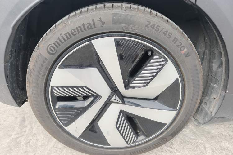 Used Deepal S05 2024 510 Ultra Pure Electric Version Right Rear Wheel Hub