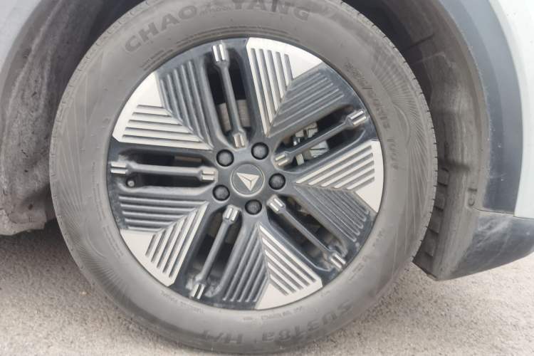 Used Deepal S05 2024 510Max Pure Electric Version Right Front Wheel Hub