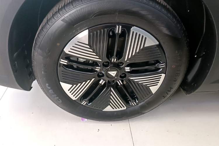 Used Deepal S05 2024 510 Plus Pure Electric Version Left Front Wheel Hub