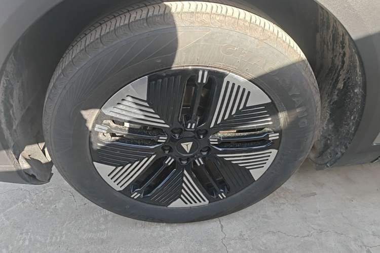 Used Deepal S05 2024 510Max Pure Electric Version Left Front Wheel Hub