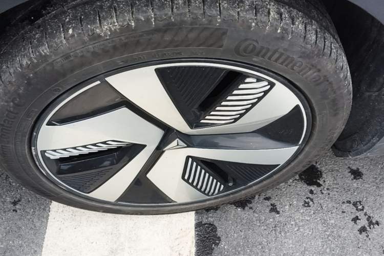 Used Deepal S05 2024 510Max Pure Electric Version Left Front Wheel Hub